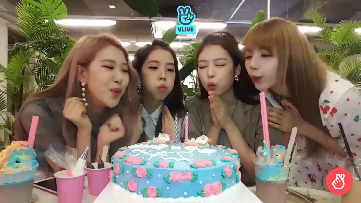 96__oruna's tweet photo. 2周年 おめでとう！！
これからもずっと大好き✊🏻💛💜

#BLACKPINK2ndANNIVERSARY 
#BLACK2thePINK https://t.co/LlxTAxTvRQ
