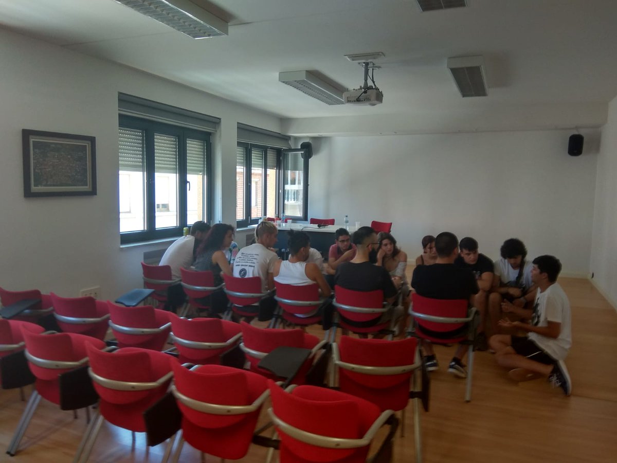 CenuLeon's tweet photo. Seguimos con el taller de sindicalismo, donde aprendemos a responder ante conflictos concretos. https://t.co/dx2TYQKcC9