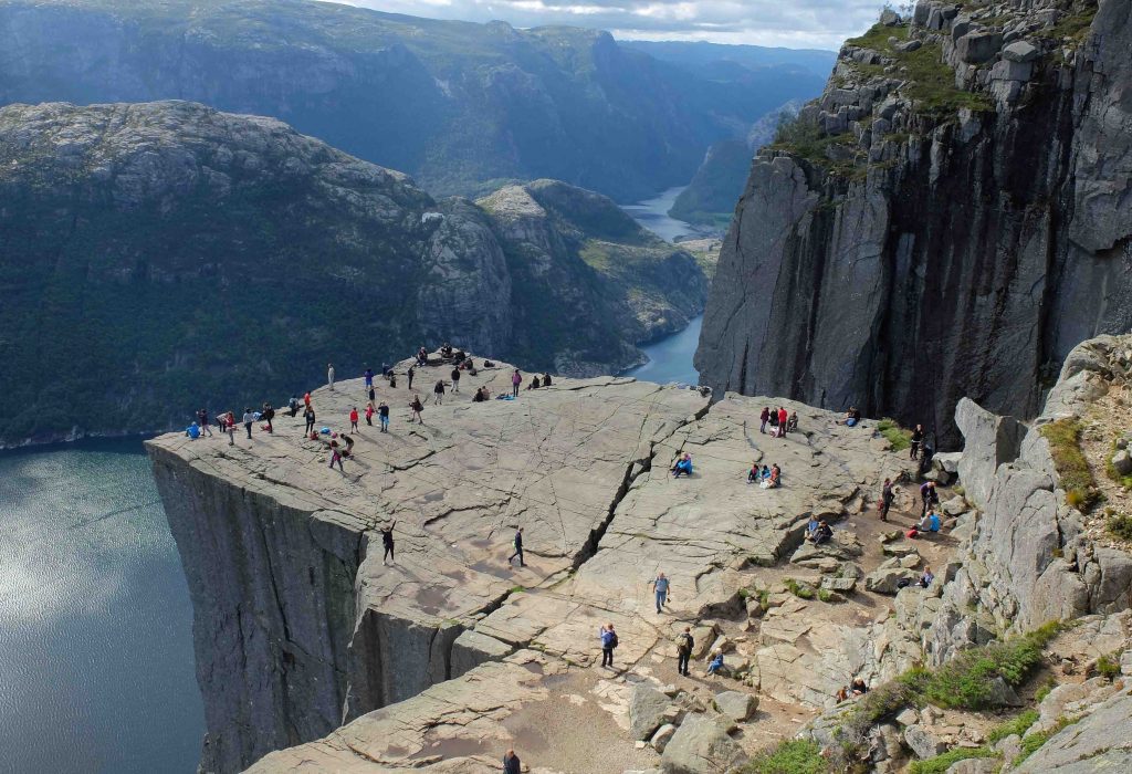 Preikestolen - de beroemdste berg van Noorwegen lostinnorvana.nl/wandelen/preik…