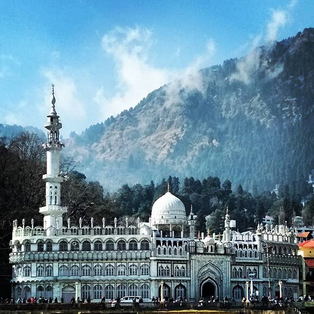 ksbisht's tweet photo. Can you guess the image?

#Kedygraphy #beautifullshot #giveyourcaption #myfollowers #guesslocation #uttarakhand #masjid #nainitaldiaries https://t.co/XHZNaP8y5o https://t.co/7LcWgtYhiE