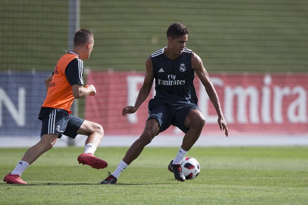 raphaelvarane's tweet photo. ��️👌🏾 #TeamVarane #HalaMadrid https://t.co/jnIDQGFpUU