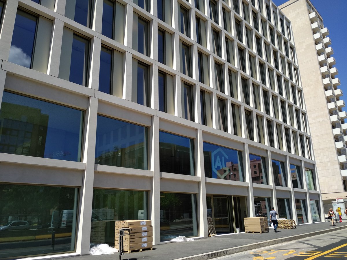 DeltaPrefa's tweet image. Réalisation 2017 de 3 bâtiments par Delta Préfabrication sur chantier Ilot Desaix à Lyon pour l'entreprise Fontanel conception Architecte De Portzamparc et Clement Vergely Architecte. Poteaux et bandeaux en béton gris sablé. Allèges en béton poli