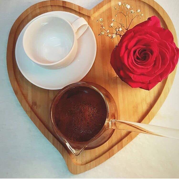 ayman_uuuyyyyc's tweet photo. نگتب حين نشعر انه لم يعد هناك متسع بين اضلعنا لمزيد من الگلام، حين نشعر انه علينا تفريغ مساحة گافيه داخل الروح، حين نشعر ان الغرض من النشر هو ان تتواصل الارواح بگل أرتياح....
دون ان يگون هناك مقابل او تعليقات نگتفي ببعض الهمسات تتبادلها روح لروح...
🌺🌹مساءكم حب 🌹🌺 https://t.co/SXWI8AEIOn