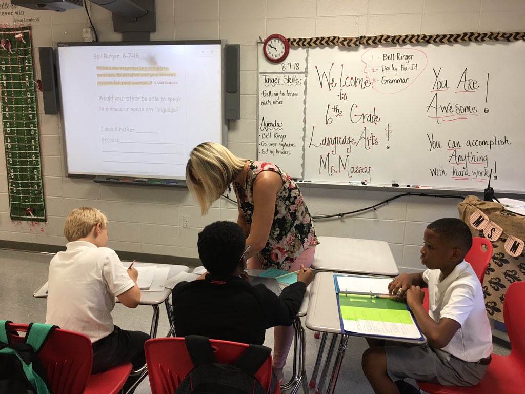 MrsDonnaHughes's tweet photo. Teachers @SaralandMiddle use getting-to-know-you activities the first day of school to cultivate healthy teacher-student relationships @SaralandSchools https://t.co/0XL6BmUGLt