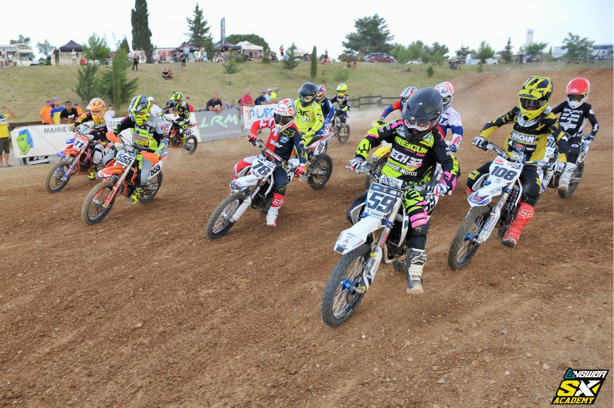ffmoto's tweet photo. #AnswerSXAcademy – #ChampionnatDeFrance #Supercross #Espoir & #Junior
#StThibéry-34 (4/5) : #BaptisteBordes et #AndréaBonifacio s’imposent https://t.co/0xYRh9OQ9g https://t.co/fZZ75B3IBg