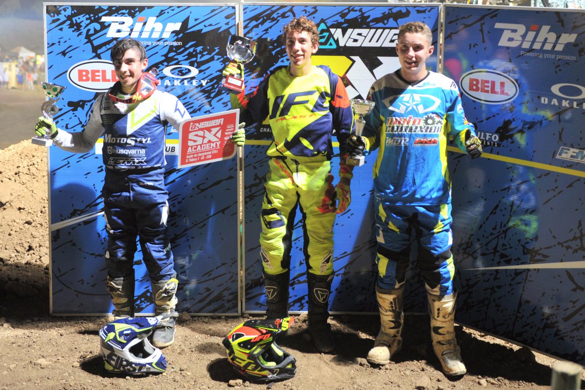 ffmoto's tweet photo. #AnswerSXAcademy – #ChampionnatDeFrance #Supercross #Espoir & #Junior
#StThibéry-34 (4/5) : #BaptisteBordes et #AndréaBonifacio s’imposent https://t.co/0xYRh9OQ9g https://t.co/fZZ75B3IBg