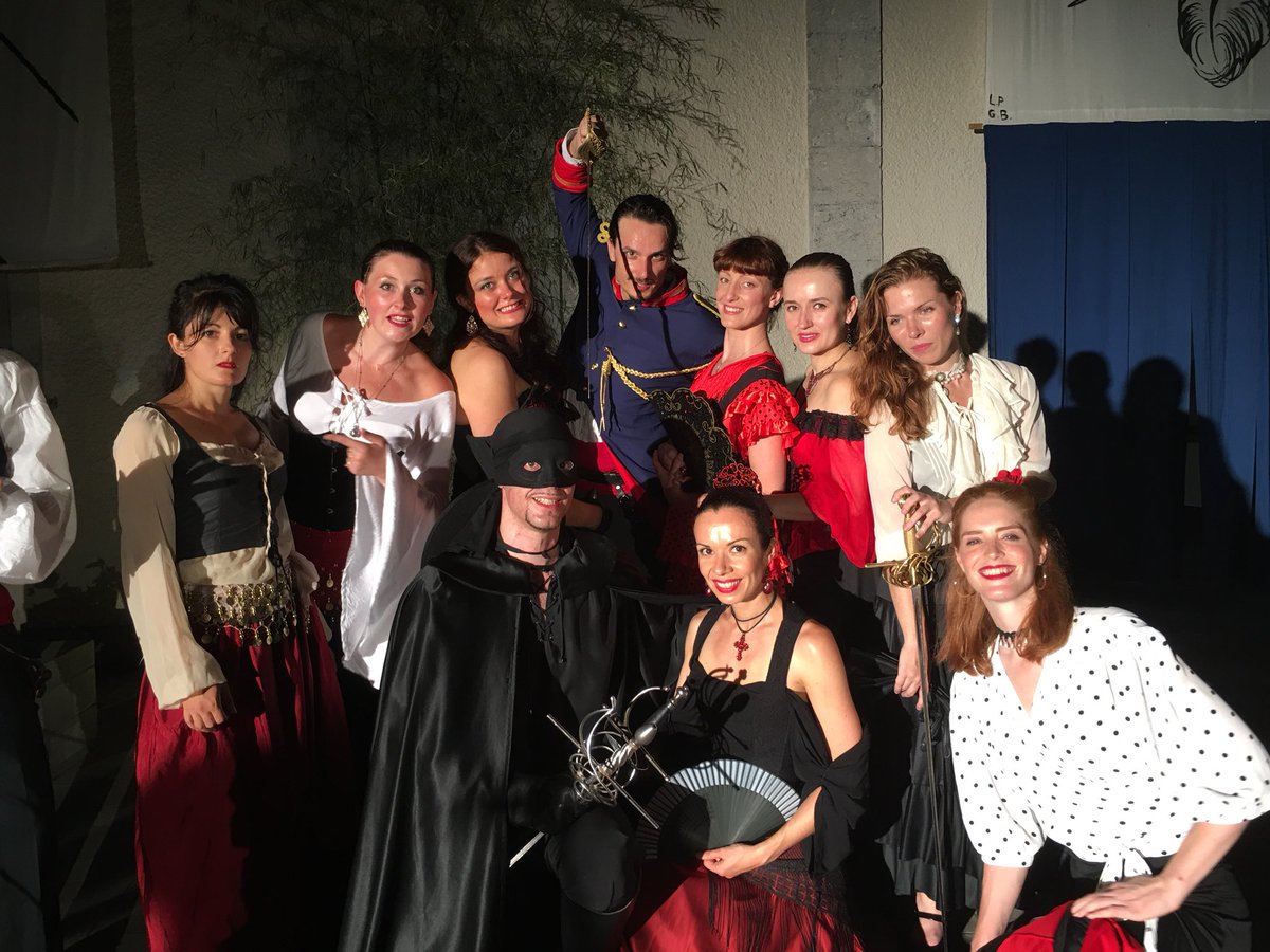 LamesSurSeine's tweet photo. Ce soir, les aventures de #Zorro à l’ #espace2015 à #Laruns par @LamesSurSeine #escrimeartistique #artisticfencing #duel #sergentgarcia. https://t.co/wI2ZCwzfnM