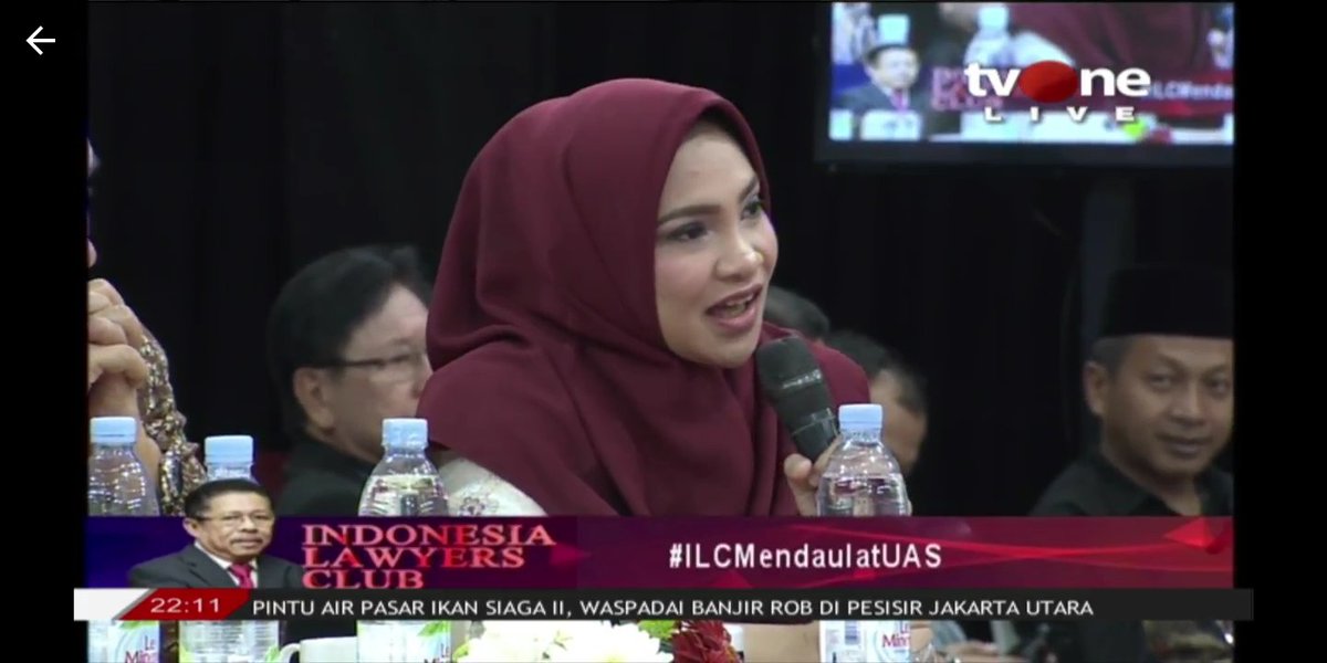 RelawanProSandi's tweet photo. Duh! Hanum @hanumrais dah cantik suka bikin baper
Tapi #SomadEffectExponential
Luarbiasa..
Kamu mendukungmu wahai Tuan Guru Ustad Abdul Somad agar #ILCMendaulatUAS #2019PrabowoUAS #2019GantiPresiden https://t.co/6EzzijMhFt
