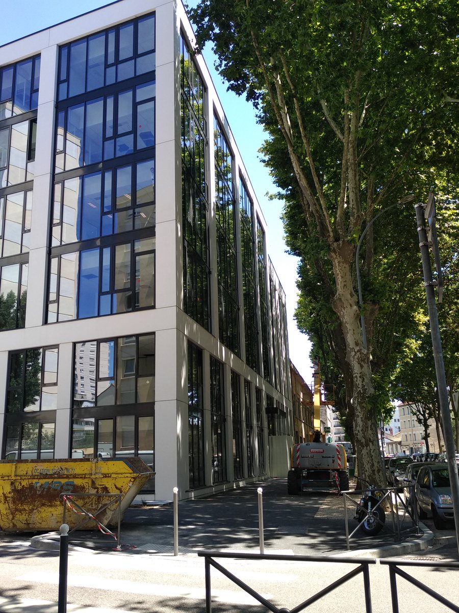 DeltaPrefa's tweet image. Réalisation 2017 par Delta Préfabrication du chantier Galine pour l'entreprise SCOB Bâtiment. Panneaux porteur de façade en béton blanc poli.