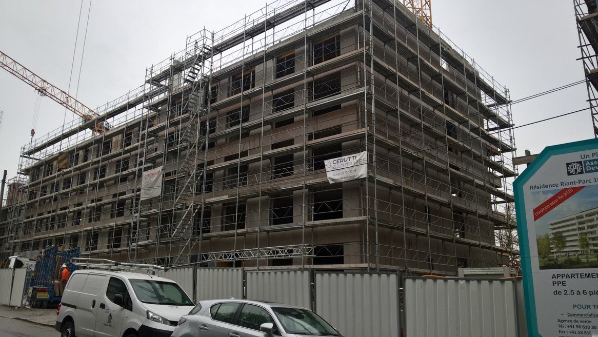 DeltaPrefa's tweet image. Réalisation 2017 de 3 bâtiments de logements par Delta Préfabrication du chantier Riant Parc à Genève, conception Cerutti Architectes. Panneaux cadres porteurs à isolation intégrée béton teinté lisse et sablé fort.