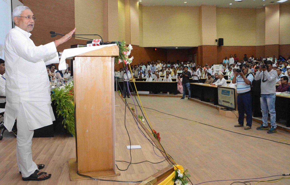 NitishKumar's tweet photo. राष्ट्रीय हस्तकरघा दिवस पर आयोजित कार्यक्रम का उद्घाटन करते हुए।

https://t.co/2GcjbtGxRx https://t.co/f3EEYpN2NR