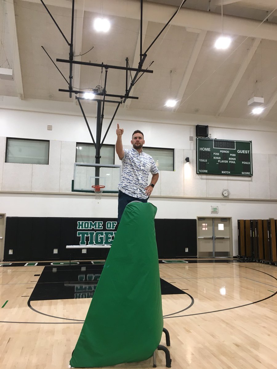 sci_bombardieri's tweet photo. #WEB2018 commencing! Thank goodness coach @MrGoldmanUMS is here!!! @goTeamUMS https://t.co/gwuQ9cOuzq