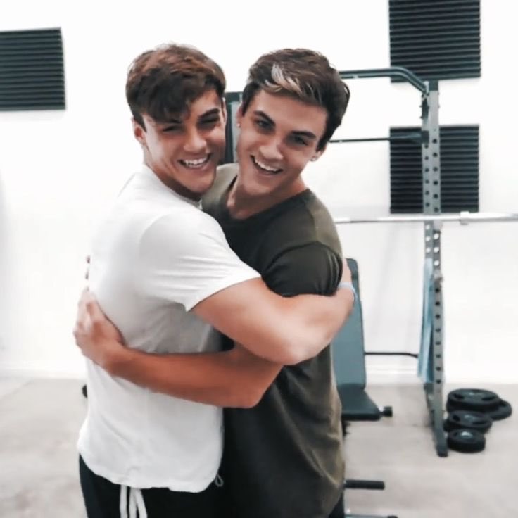 riverbubbles04's tweet photo. .@GraysonDolan .@EthanDolan #TuesdaySelfie #DolanTwins #DolanTwinsNewVideo #LoveForEthan #StaySafeEthan some of my fav pics of you guys. love you guys https://t.co/aHXvnfBLdz