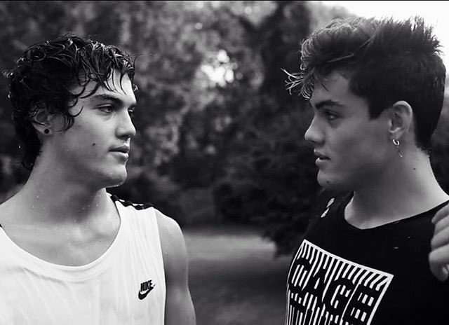 riverbubbles04's tweet photo. .@GraysonDolan .@EthanDolan #TuesdaySelfie #DolanTwins #DolanTwinsNewVideo #LoveForEthan #StaySafeEthan some of my fav pics of you guys. love you guys https://t.co/aHXvnfBLdz