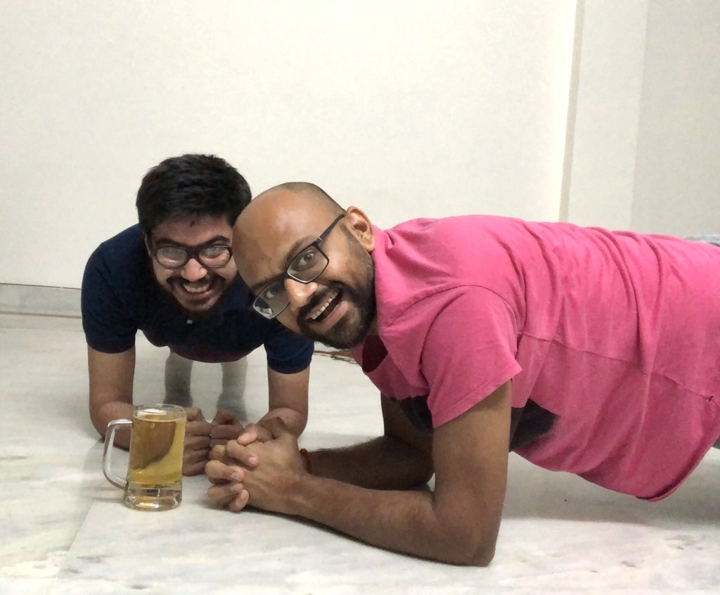 theshashvat's tweet image. Beer plank 4/7 😀 and plank 4/8. #PlankADay #corestrong #beerlover