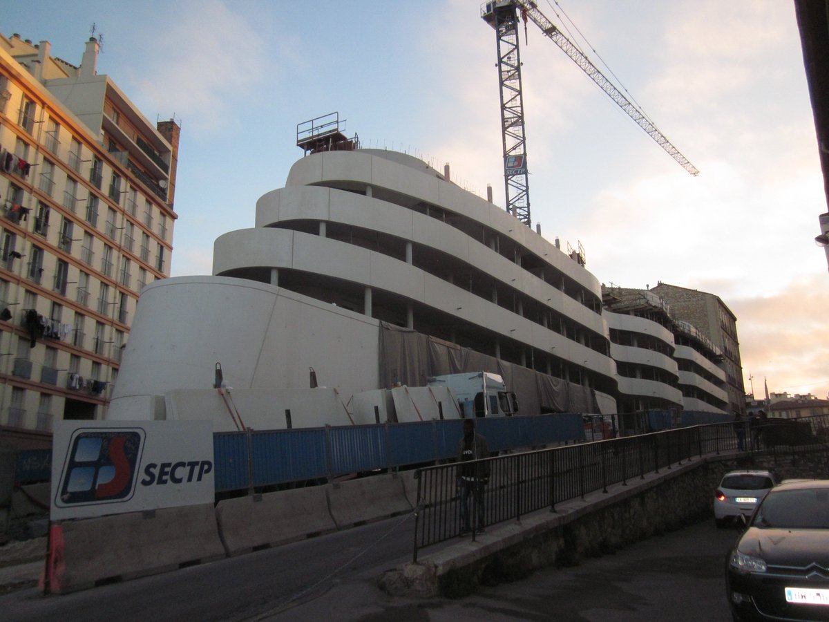 DeltaPrefa's tweet image. Realisation 2017 par Delta Préfabrication du chantier ILOT FAUCHIER à Marseille pour l'entreprise SECTP coonception Rudy Ricciotti Architecte. Gardes corps concaves et convexes en béton blanc teinté lisse.