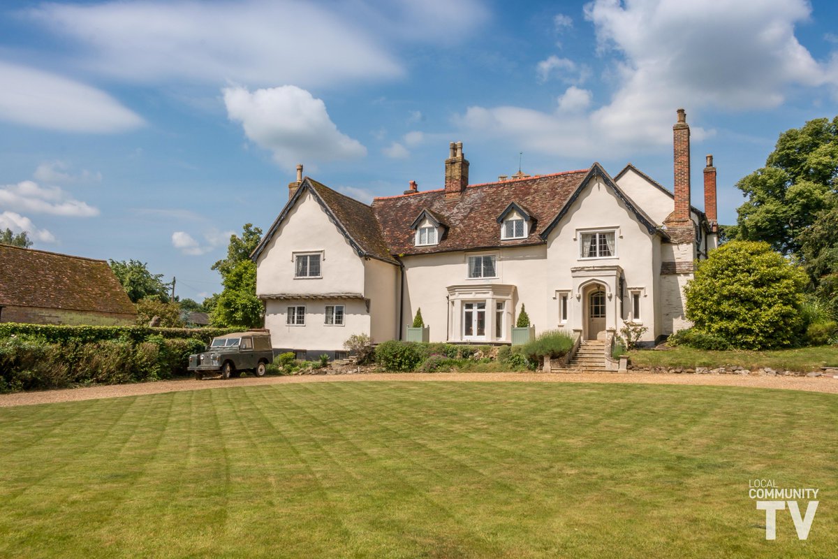 LocalComTV's tweet image. Aerial drone, elevated mast and ground based property photography at ‘The Old Rectory’ in the beautiful village of Sutton, Bedfordshire. A delightful grade II listed 15th century six bedroom country house. We also produced a drone property marketing video: bit.ly/RECTORY