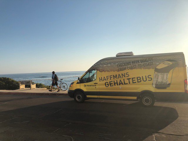 Gehaltebus's tweet photo. #Gehaltebus arrived on the West Coast just in time for a sunset over the ocean. Next stop - @MasterBrewers  and @BrewingChemists  #brewingsummit2018 Aug. 12-15. https://t.co/nEgFKB2Sag