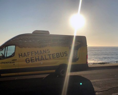 Gehaltebus's tweet photo. #Gehaltebus arrived on the West Coast just in time for a sunset over the ocean. Next stop - @MasterBrewers  and @BrewingChemists  #brewingsummit2018 Aug. 12-15. https://t.co/nEgFKB2Sag