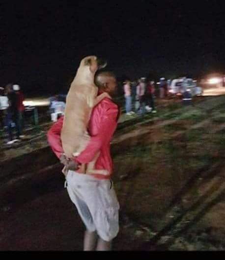 DeeperMindStar's tweet photo. @MbuleloSthokza angeke upepe inja kanje ntwaaaa😂😂😂😂😂🤣🤣🤣🤣 https://t.co/C6vPzW0pML