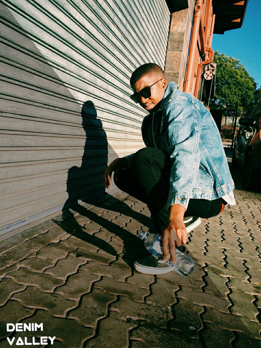 KLL_Boshmane's tweet image. Hey Twitter fam 👋 
please retweet till everyone sees this 🌊
We customize Denim Jackets for:
•R200 (if you provide your own jacket)
•R550 (jacket provided us)
We are based in Braamfontein(JHB)
Delivery Worldwide 🌍