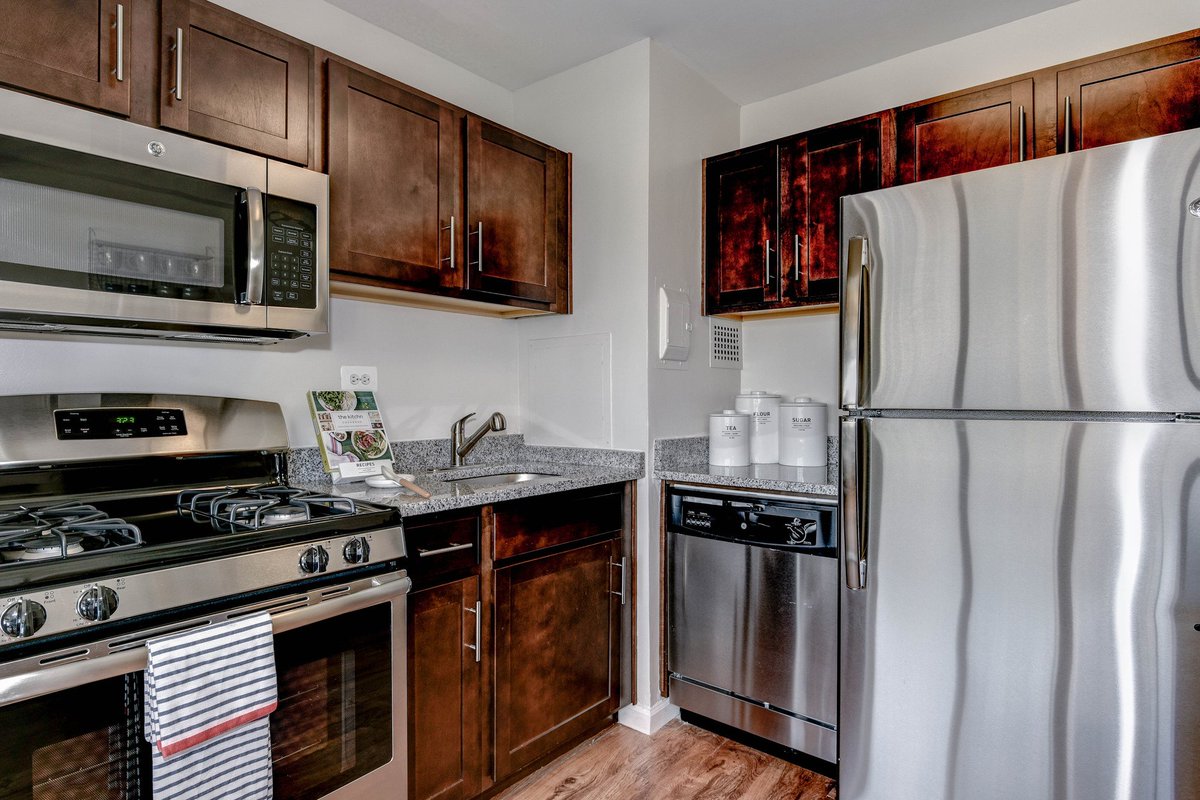 TheMarkAlx's tweet photo. What smells so good? It’s National Chocolate Chip Day! Whip up a batch of your favorite cookies in one of our modern apartment kitchens. 🍪 

#themarkalexandria #alexandria #kettlerliving #apartmentliving #welcomehome #yourlife #yourcity #yourmark #worldchocolatechipday #yum https://t.co/N3BWrLCwcE