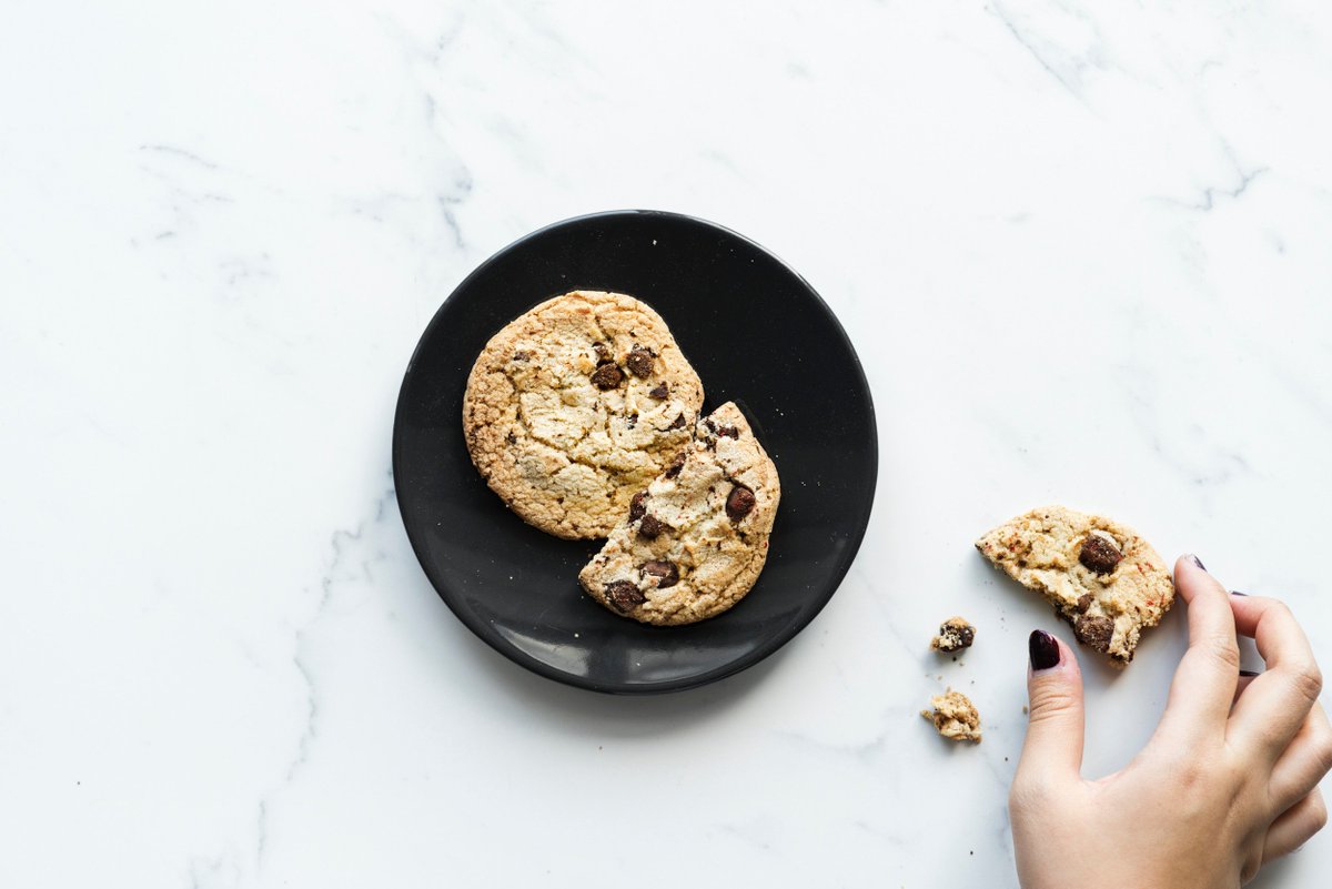 TheMarkAlx's tweet photo. What smells so good? It’s National Chocolate Chip Day! Whip up a batch of your favorite cookies in one of our modern apartment kitchens. 🍪 

#themarkalexandria #alexandria #kettlerliving #apartmentliving #welcomehome #yourlife #yourcity #yourmark #worldchocolatechipday #yum https://t.co/N3BWrLCwcE