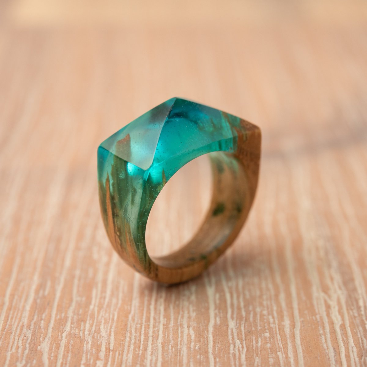 chromatic_tw's tweet photo. 写真に撮ると研ぎのアラがよく分かる。
もうちょいきれいにしたい。
#レジン #レジン初心者 https://t.co/VWEbLAT2Eq