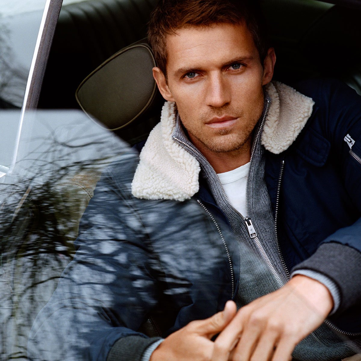 marcopolo's tweet image. Model-turned-actor Andrew Cooper reflects a new easy-going, understated masculinity. MARC  O’POLO Fall/Winter 2018 campaign shot by Alasdair McLellan

Creative Director: Heiko Keinath
Styling: Aleksandra Woroniecka
Special Thanks to Art Partner

#andrewcooper #alasdairmclellan