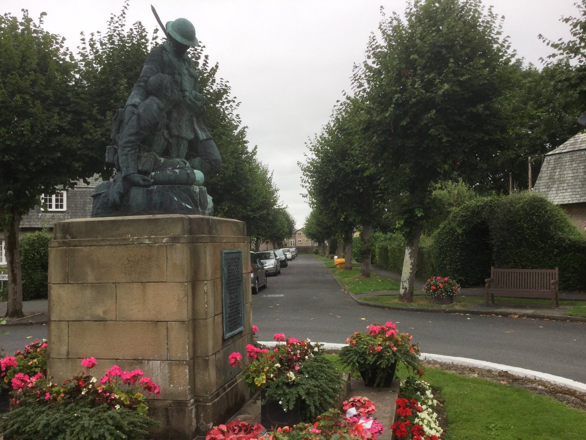 ScarisbrickRept's tweet photo. Very much #WorthADetour, to see the #GardensOfRemembrance display but also the #WestfieldWarMemorialVillge intended to provide homes & occupations for returning wounded soldiers on land given by#HerbertStorey. Designed by #THMawson. Sculpture by #JenniferDelahunt unveiled 1926 https://t.co/G1vR93Roza