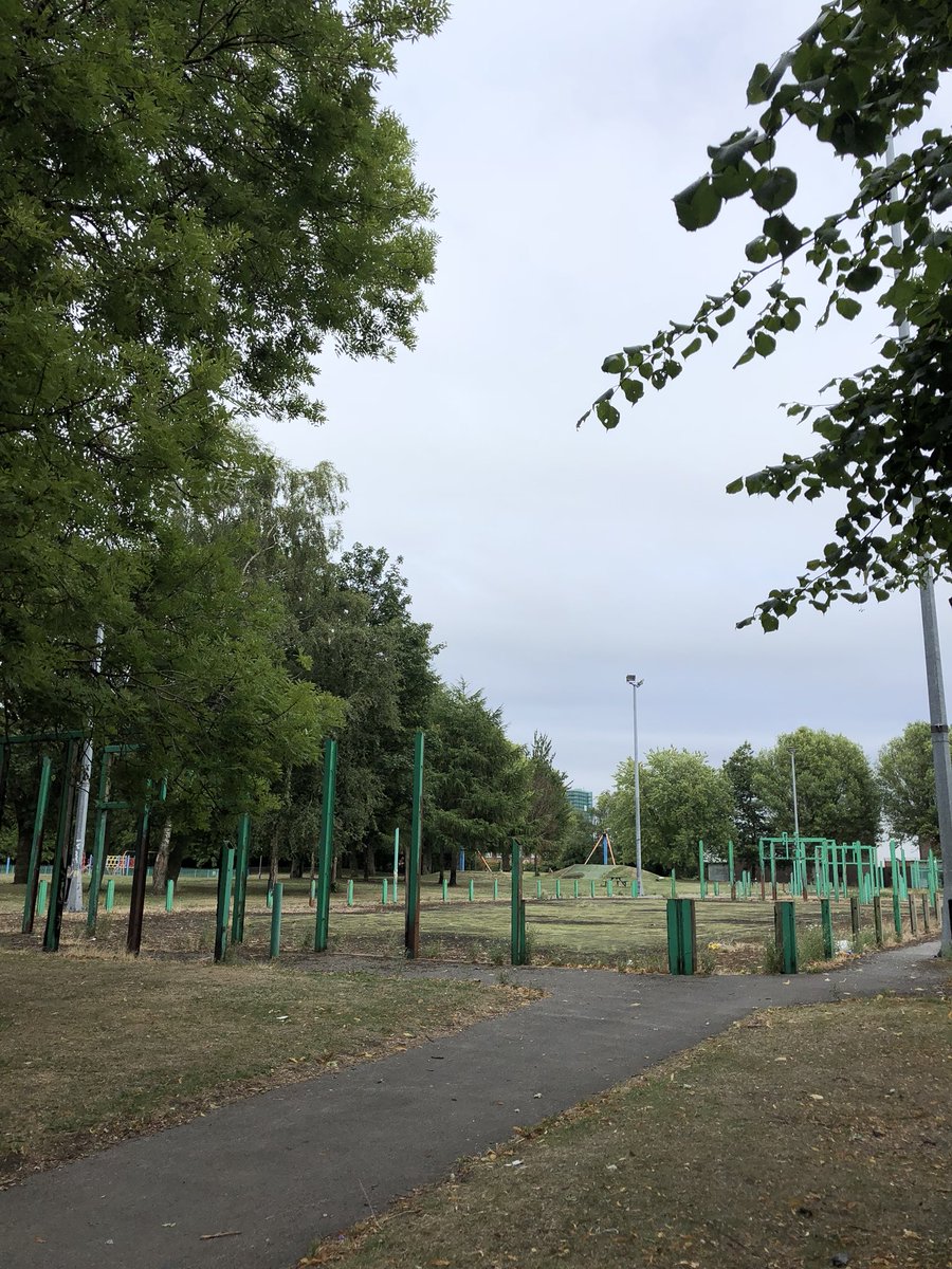 KarenRoberts's tweet photo. it’s so sad to to see a green public space in an urban community so neglected. Come on @SalfordCouncil #notsalfordquays #clarendonpark https://t.co/f9PXIJU4hR