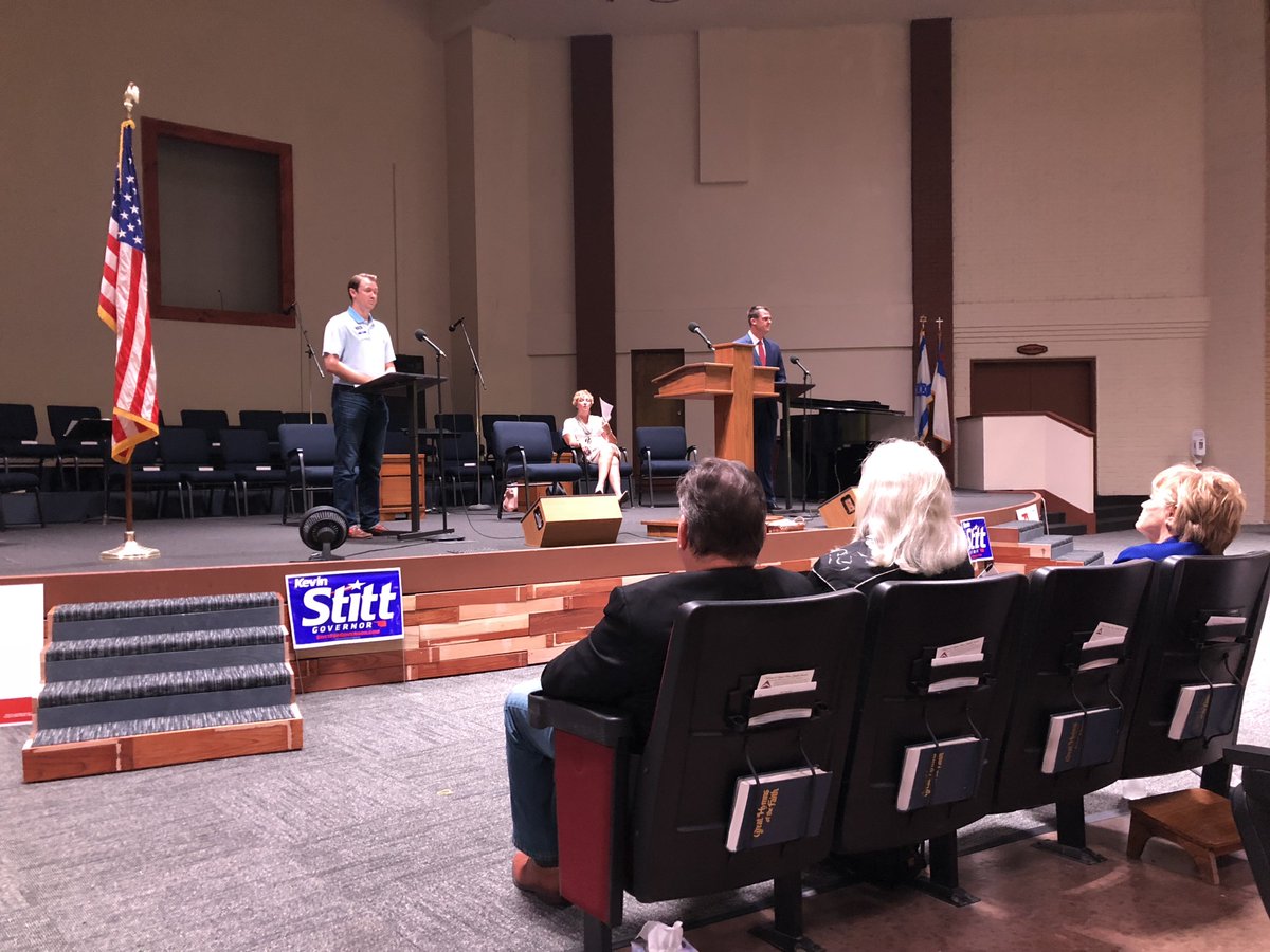 votejoehowell's tweet photo. Jayme and I ended up with front-row seats to yesterday evening’s #gubernatorial debate sponsored by the OKC #Republican Women's Club. It was very informative to hear from @StittforGov and from @MickCornett’s rep. It was great to be there among an informed Oklahoma public.  #SD40 https://t.co/r0ubhRKOjr
