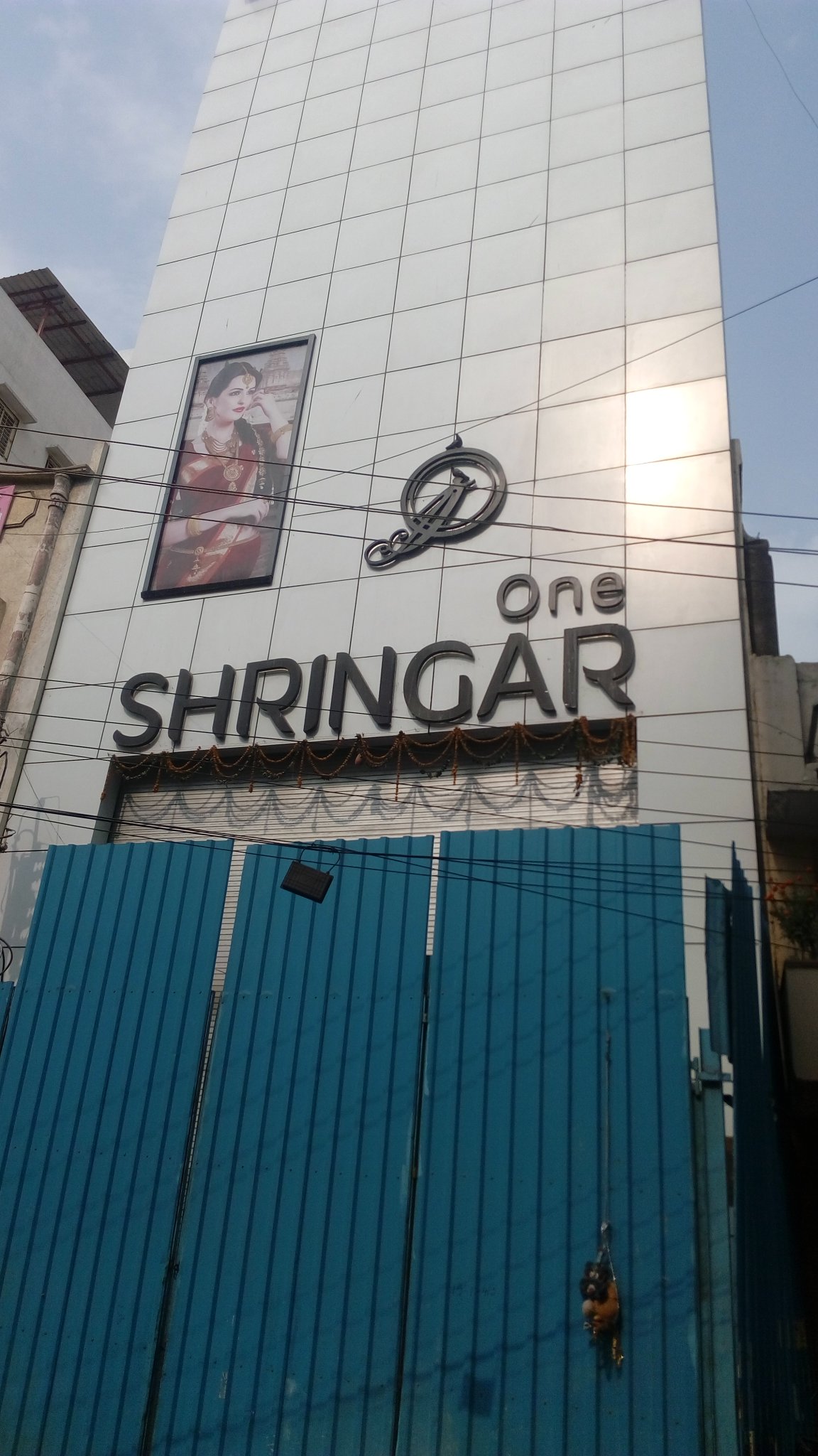 Shringar one feelkhana store