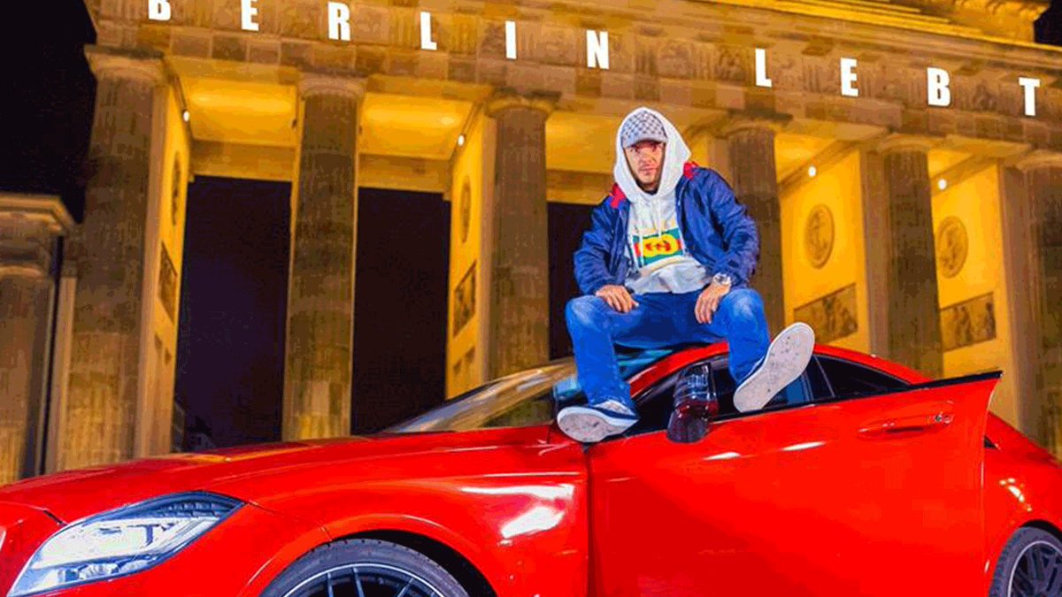 Hiphopde's tweet image. RP-Autor versteht nicht, warum Jugendliche Capital Bra feiern bit.ly/2vK6R6v