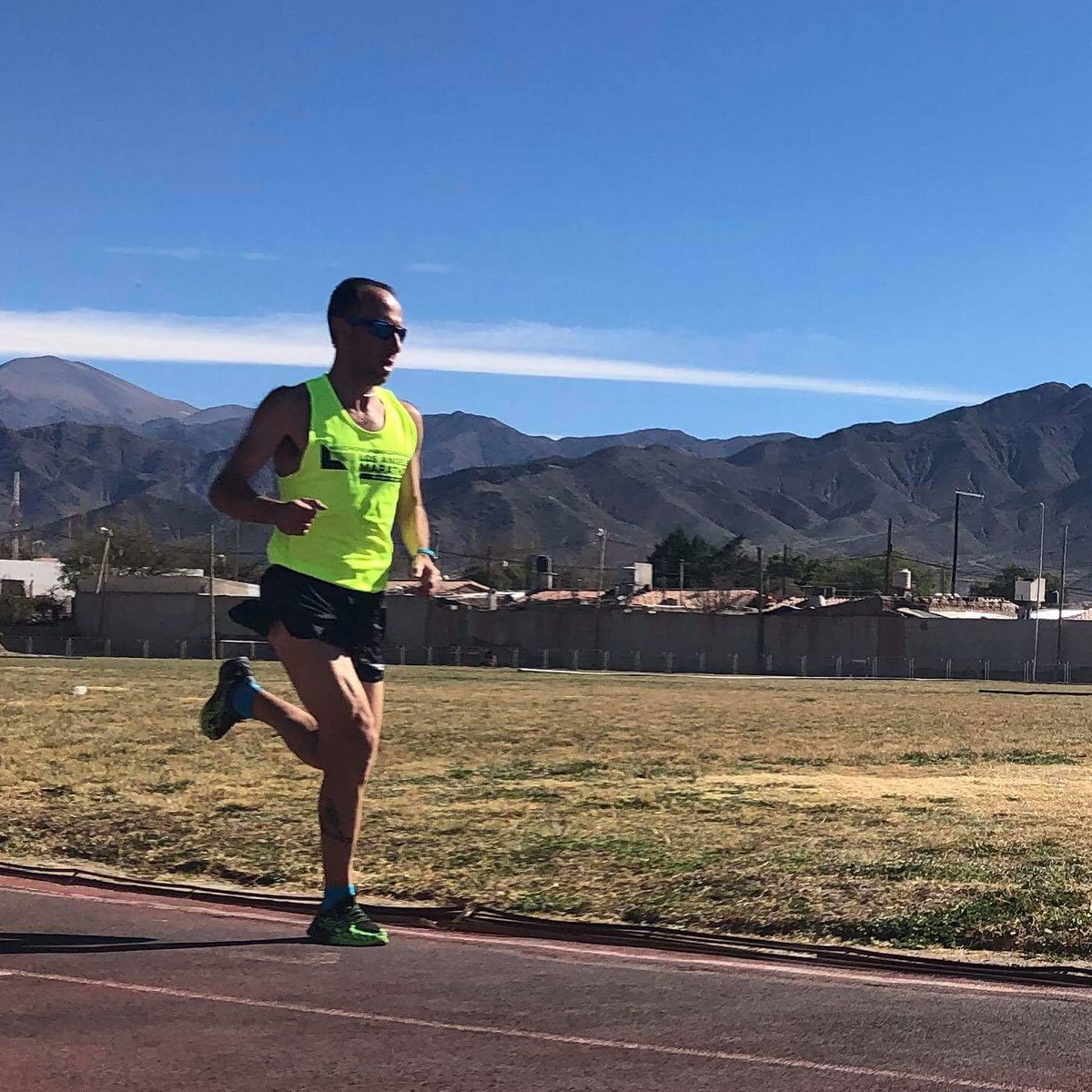 M_mastromarinoo's tweet photo. En el dia del maratonista Argentino seguimos entrenando en cachi para una nueva edición del #maratonbsas Hoy tocaron pasadas 10 x 1000
 @skechersarg @skechersGO #skechersperformance #gomedspeed4 @GarminArg @garmin #Fenix5s @StarNutritionok #hidroplus https://t.co/uEYSC9iUZF