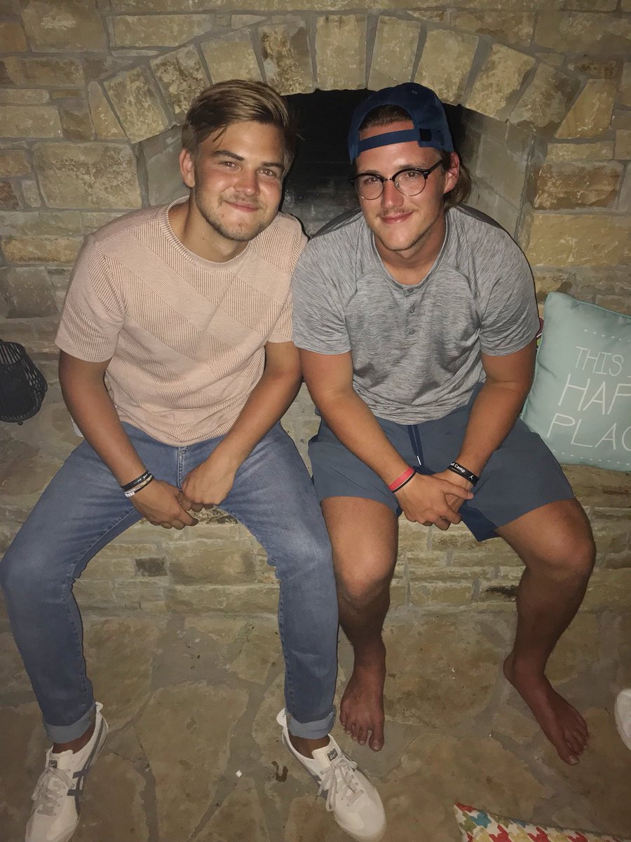 loganstan_'s tweet photo. Happy bday (a day late my b) to my bubbas. Love you always brotha https://t.co/qMk50DJwEs
