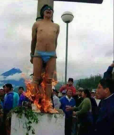 ياصديقاء عندى قصة رح اقولها لكم هذا رجل عليه نعلتو الله يمثل علي احدة مسلاس عن النبي صلي الله عليه وسلم وحرقهوالله تعالي في إحدة ايام وامرىكا تكتم هذا خبر وسلام عليكم