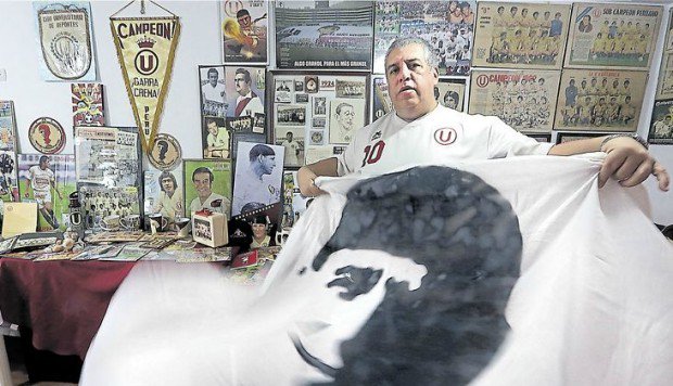 SomosElComercio's tweet photo. Conoce a Miguel Reyes Gavilano, el más grande coleccionista de #Universitario (vía @prakzis) https://t.co/TtaC9owW7n

#94dePasión 

https://t.co/V2Qu7l7sCI