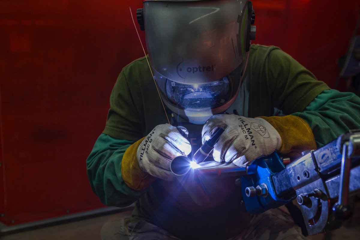 LonerganPhoto's tweet photo. #CoMotionCycles is a Eugene bicycle company founded by Dwan Shepard. The company designs and builds custom bicycles in their West Eugene factory. For more information, check out the story here: https://t.co/R8wYlzmEAB #RGnews #bluechip #bikes #custombikes https://t.co/bXnUP56Pni