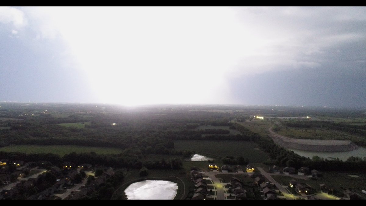 MuchmoreTech's tweet image. What happened in Pleasant Hill last night? Crazy lightning!