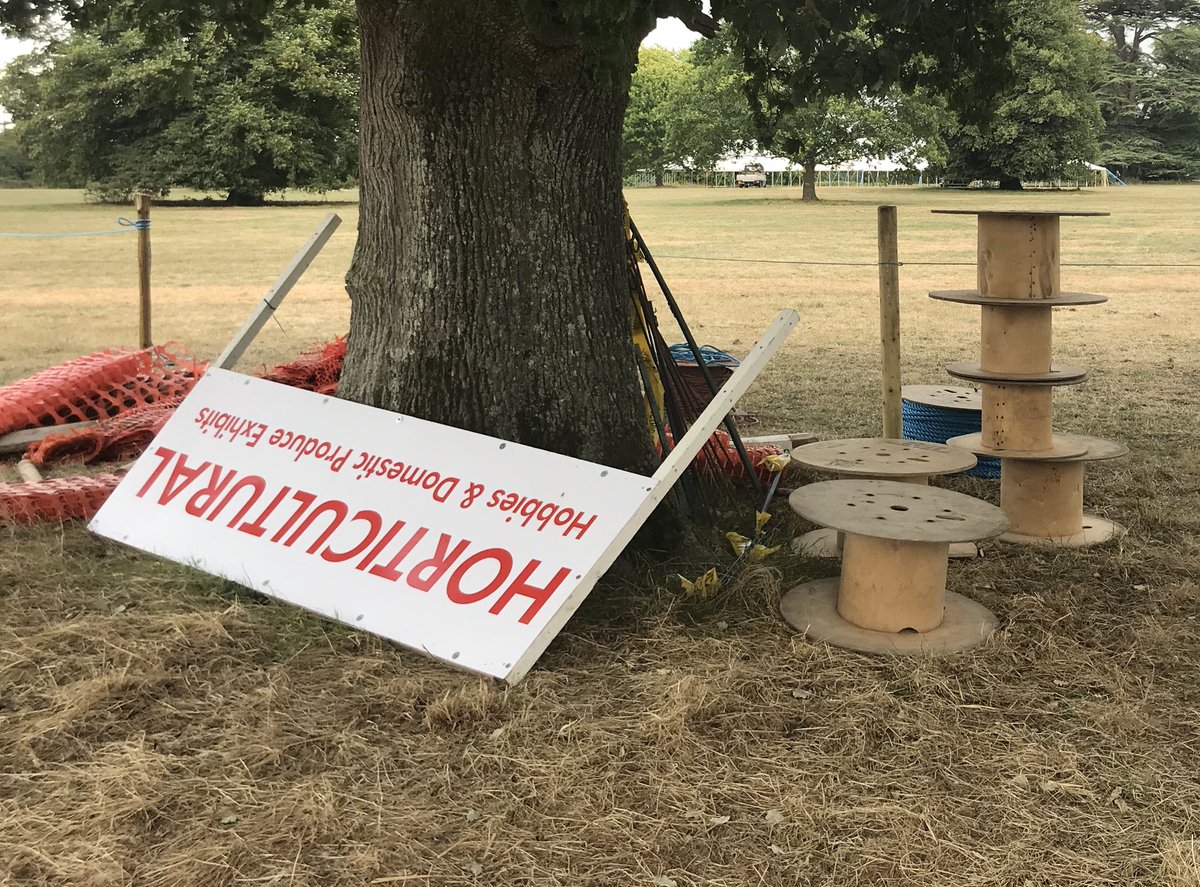 EllinghamShow's tweet photo. First marquee erected https://t.co/B0BlSMlRVj
