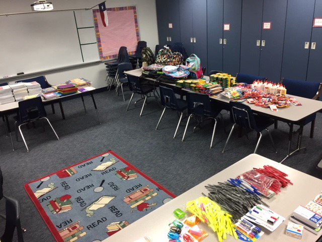 TtexanCounselor's tweet photo. Thank you so much @chaseoaks for the school supplies for our teachers, students and families. All that you do for our community is truly appreciated! https://t.co/5FU7ihzyit