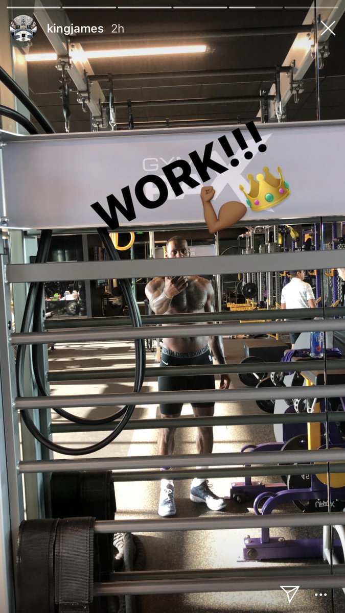 LakersSBN's tweet photo. 🚨🚨🚨 LEBRON IS AT THE LAKERS PRACTICE FACILITY 🚨🚨🚨 HE'S REALLY A LAKER 🚨🚨🚨 https://t.co/wT9L58D7D1