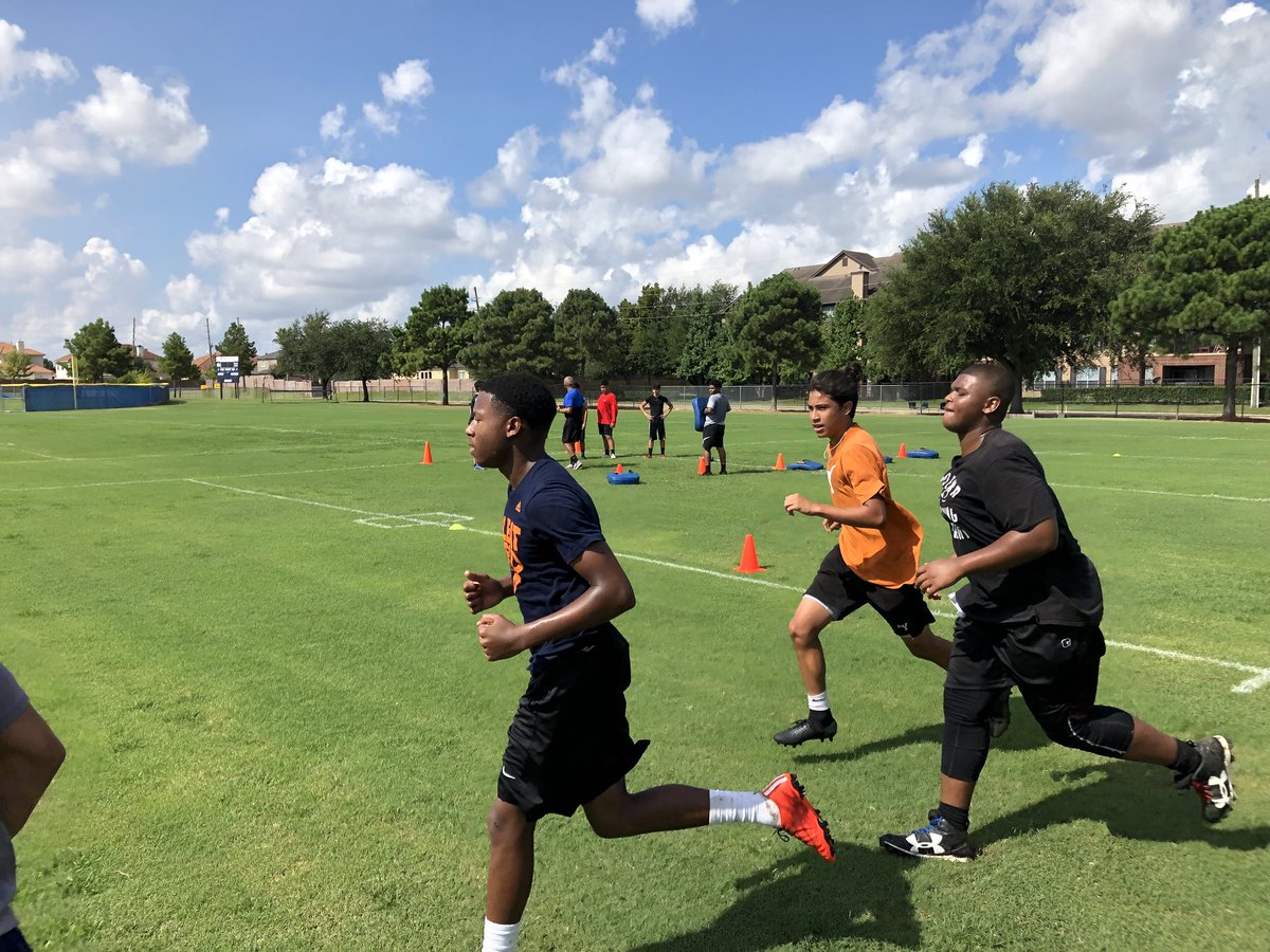 jomaul66's tweet image. Pup Camp #WolvesAtWork #Pups #WestsidePride 💪🏾🐺💪🏾