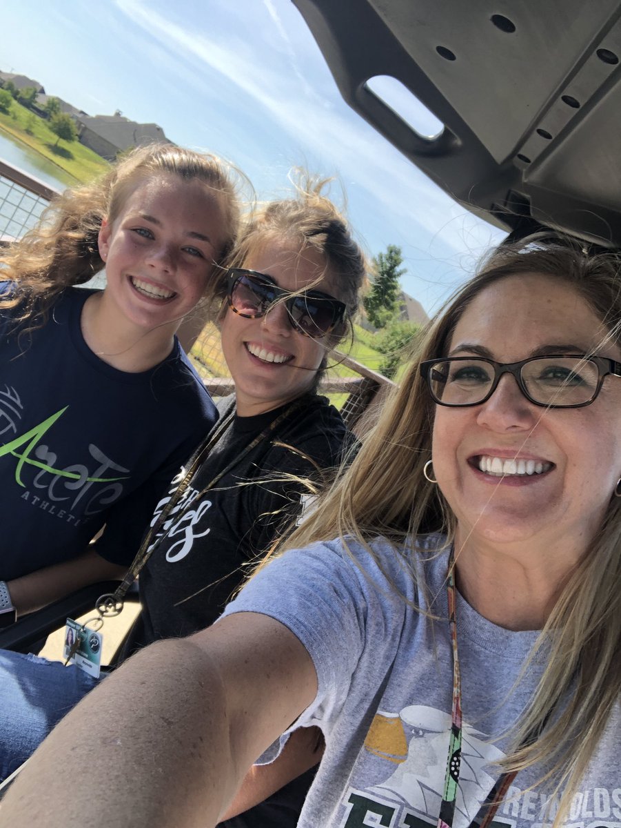 JME_Clifford's tweet photo. Out welcoming our new friends &amp; saying hi to old ones! #WeAreReynolds @PISDReynolds @RMSconnec1
@LTouch_10 @jamiannclifford https://t.co/BtgklJ1dJc