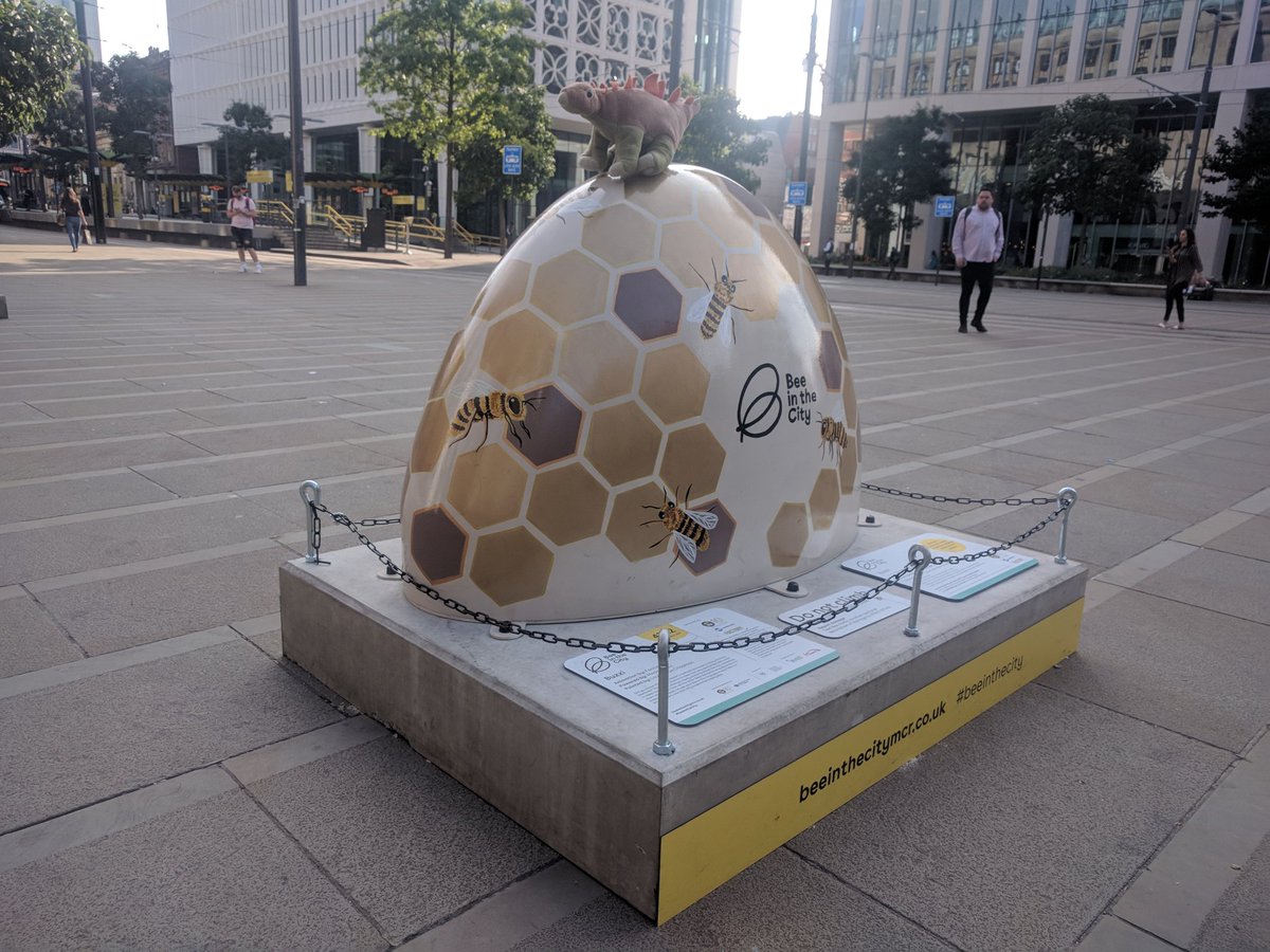 stumpyface's tweet photo. #stegosaurinthecity https://t.co/UlztKFRN8R