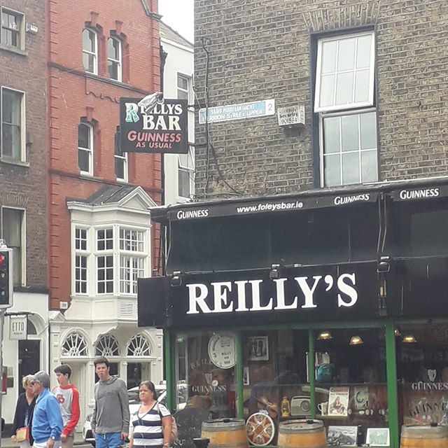 GuindexIreland's tweet photo. Guinness as usual - Reilly's bar, Merrion Row, Dublin 2. https://t.co/68SSU0RFDR https://t.co/4yo40FFC5u