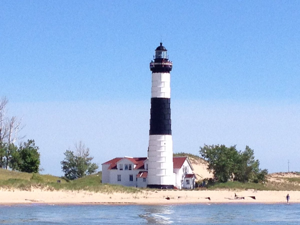 BloodworthCare's tweet photo. In honor of #NationalLighthouseDay I have to give a shoutout to my favorite #BigSablePoint at #LudingtonStatePark @MiStateParks @LoveLudington @Pure_Ludington #lighthouse @PureMichigan https://t.co/ql51dXKzij