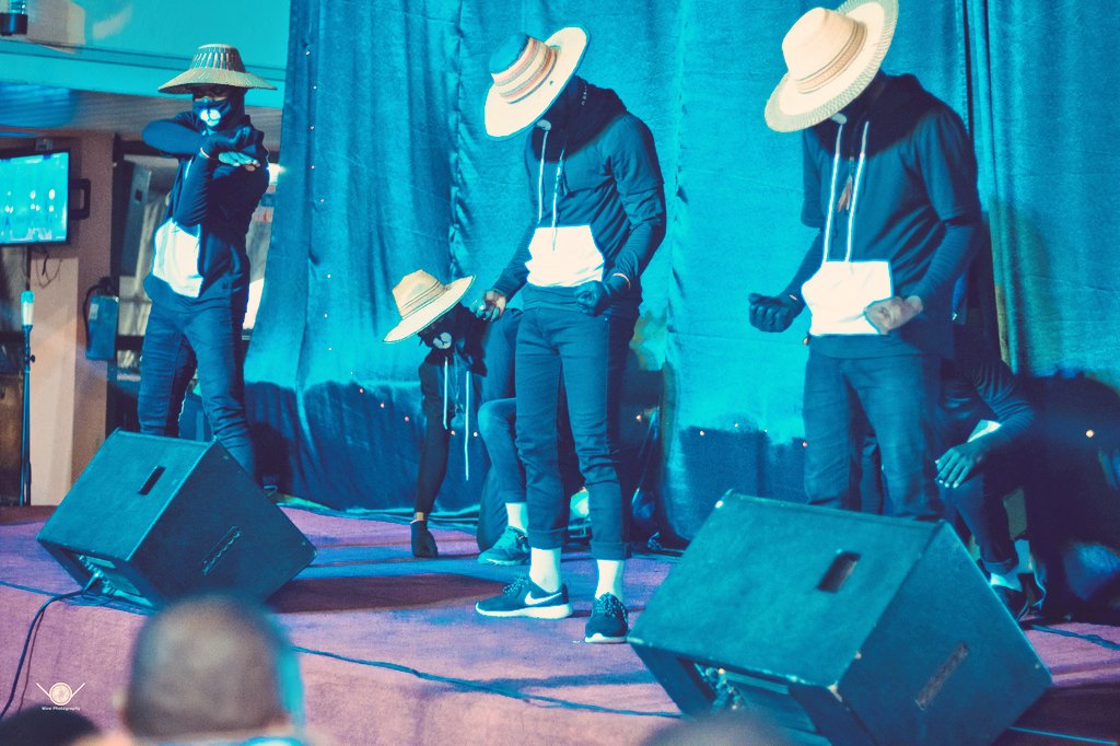 _attobra_'s tweet photo. throwback: 29th July TIW..
#TWINATION.. #DANCE.. #GOE..
the next ministration is due SOON
#WORSHIP through dance https://t.co/5gQ3B4C19R