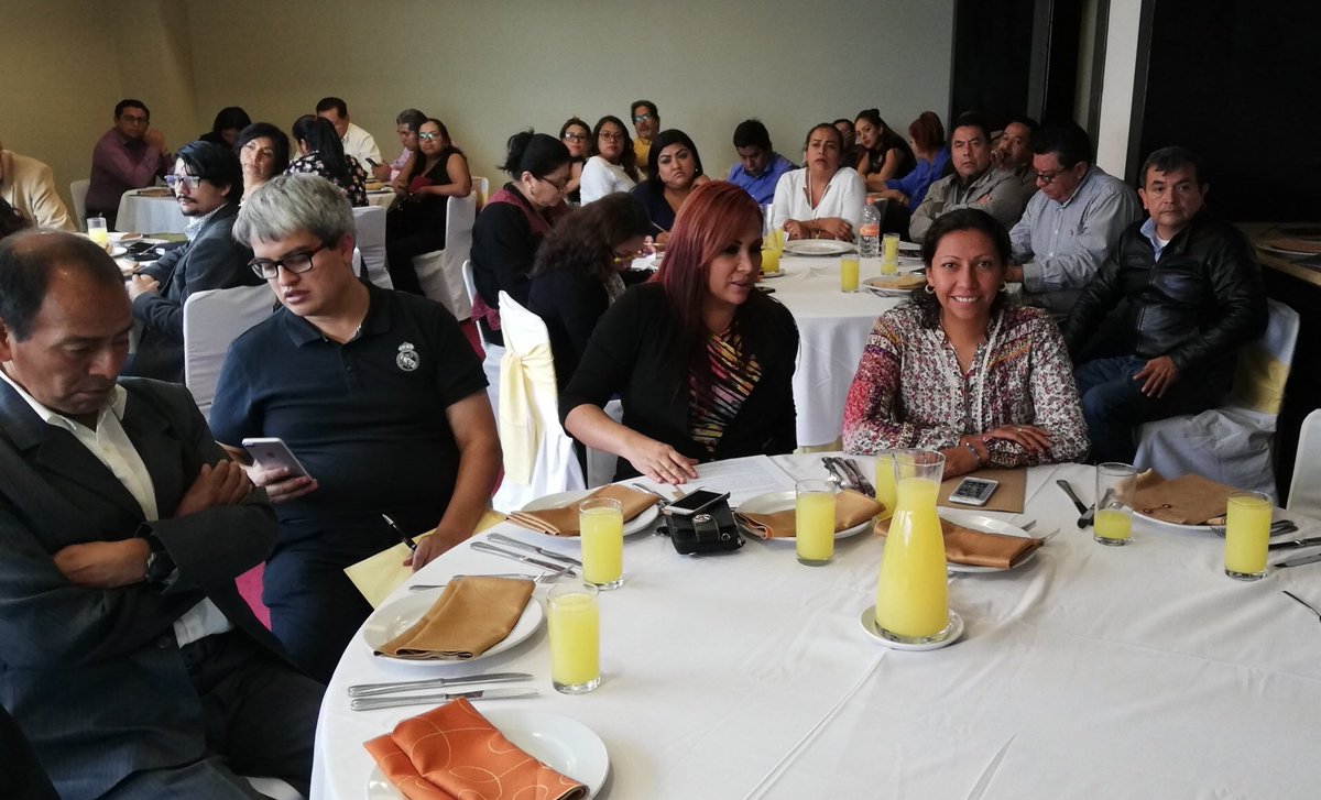 evelyn_parraA's tweet photo. Reunión Nacional de ADN, vamos como PRD  hacia un nuevo rumbo como oposición crítica y responsable. #EveDiputada #PRD #FelizMartes https://t.co/BJveNrqEhr